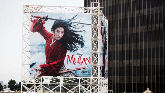 影片《花木兰》在美国3月时的宣传海报。
