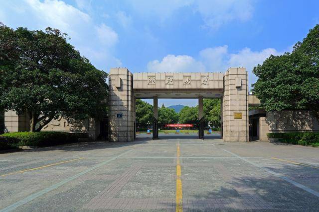 浙江大学"为犯强奸罪的学生留校"：处罚轻，但不违反法律规定。