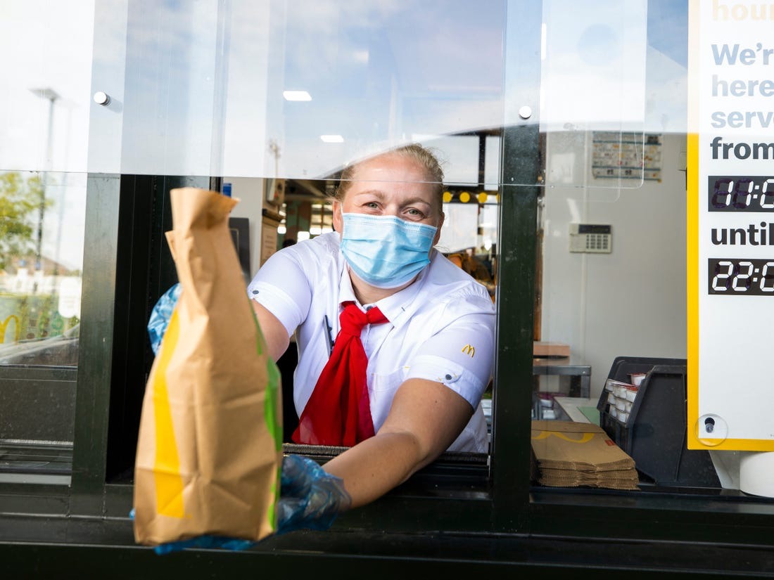 美国的麦当劳要求顾客从8月起在商店里戴口罩