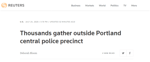 抗议持续了56天，数千名示威者仍聚集在美国波特兰警察局外。