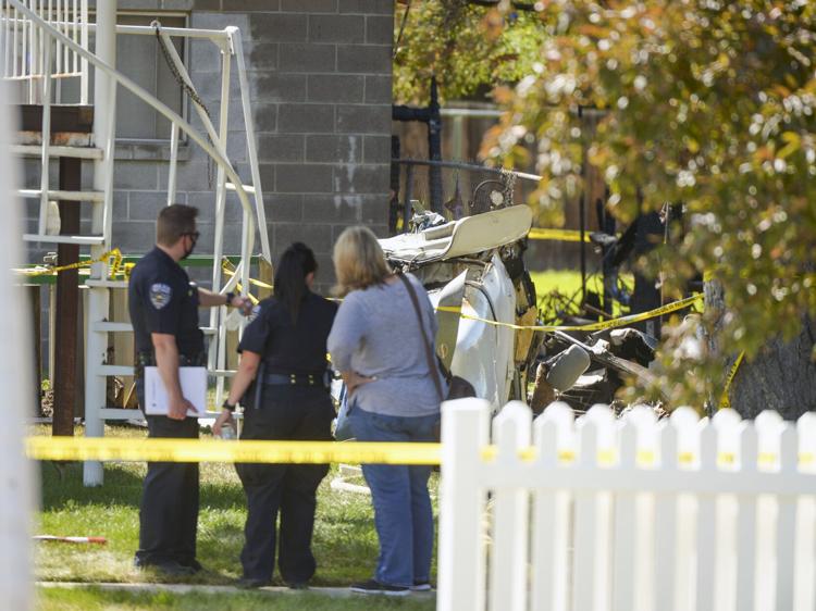 三人死亡，包括一名九个月大的婴儿，一架小型飞机撞上美国的一所房子