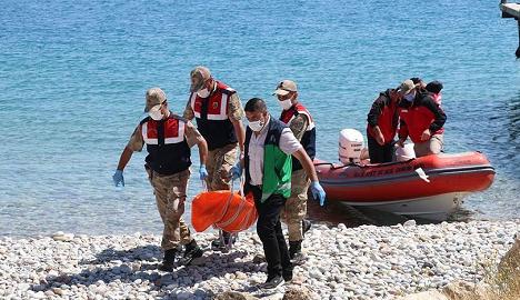 在土耳其范湖一艘移民船被推翻时死亡的人数上升到61人
