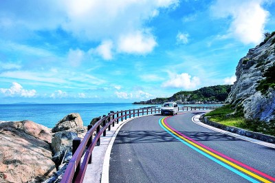 旅游助力：彩虹般的公路，很美