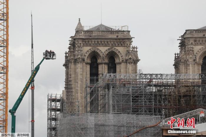 巴黎圣母院的翻新继续清除巨大风琴上的铅尘