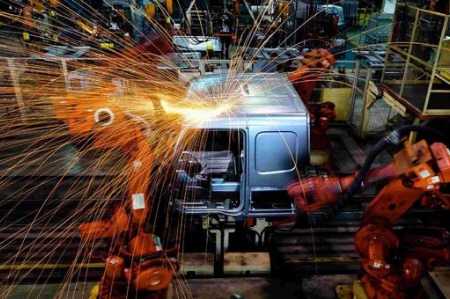 制造业PMI指数回升超过预期，经济复苏在下半年稳步开始