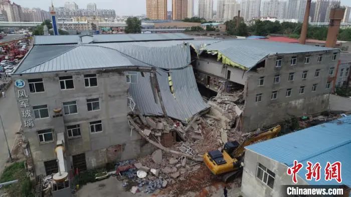 哈尔滨食品公司仓库倒塌被困9人发现，无人生还