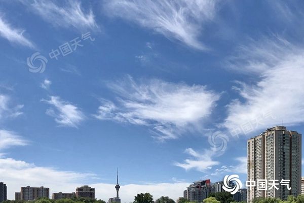 北京今天和明天雷暴频繁，频繁的气温下降和闷热感觉仍然从夏天开始。