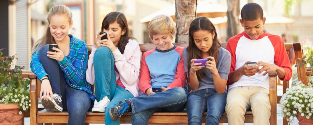 如何防止孩子沉迷于手机，父母这样处理比较好