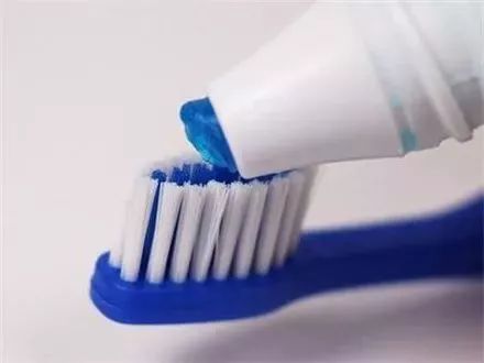 五种功能性牙膏：看好怎么选择，加氟牙膏更多人用