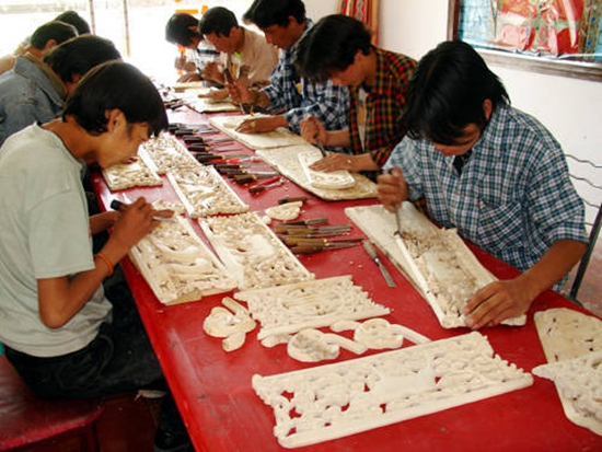 四川省德格县获 得"中国藏族传统手工艺品故乡" 称号