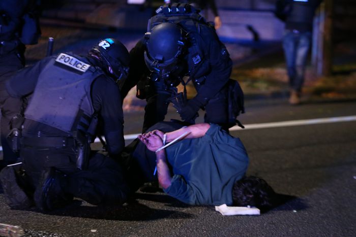  美国波特兰警方与示威者之间持续的冲突