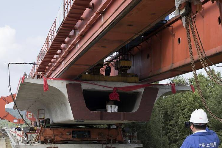 中国最东高速铁路牡佳客专佳木斯段架梁建设完成