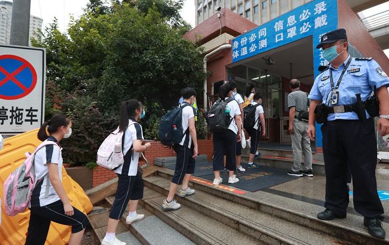 武汉初中部：初一二年级学生返校复课