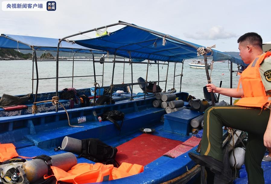 海南三亚14人非法潜水 海警“开罚单”