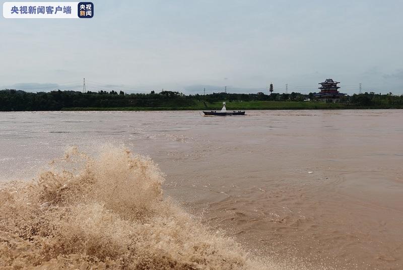 洪峰过境！四川宜宾岷江洪峰水位是近三年来最高的。