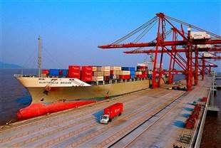 7月份，中国商品进出口总额为2.927万亿元，比去年同期增长6.5%。