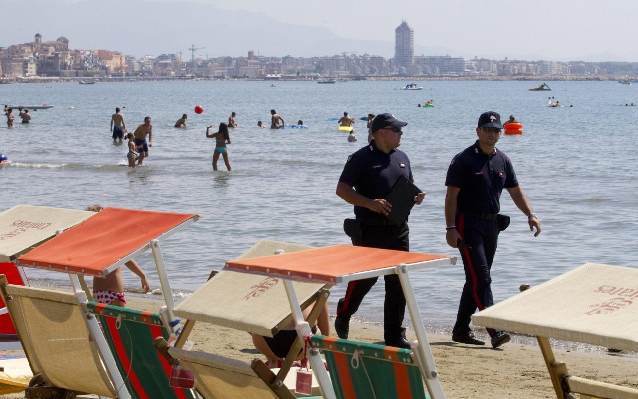意大利提倡当地限制措施，以减少夏假期间传染病传播的风险