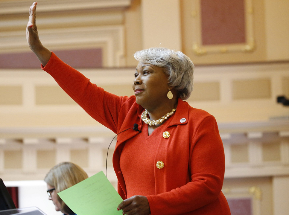 美国黑人女议员被指控破坏邦联雕像 州长:指控的时间"令人不安