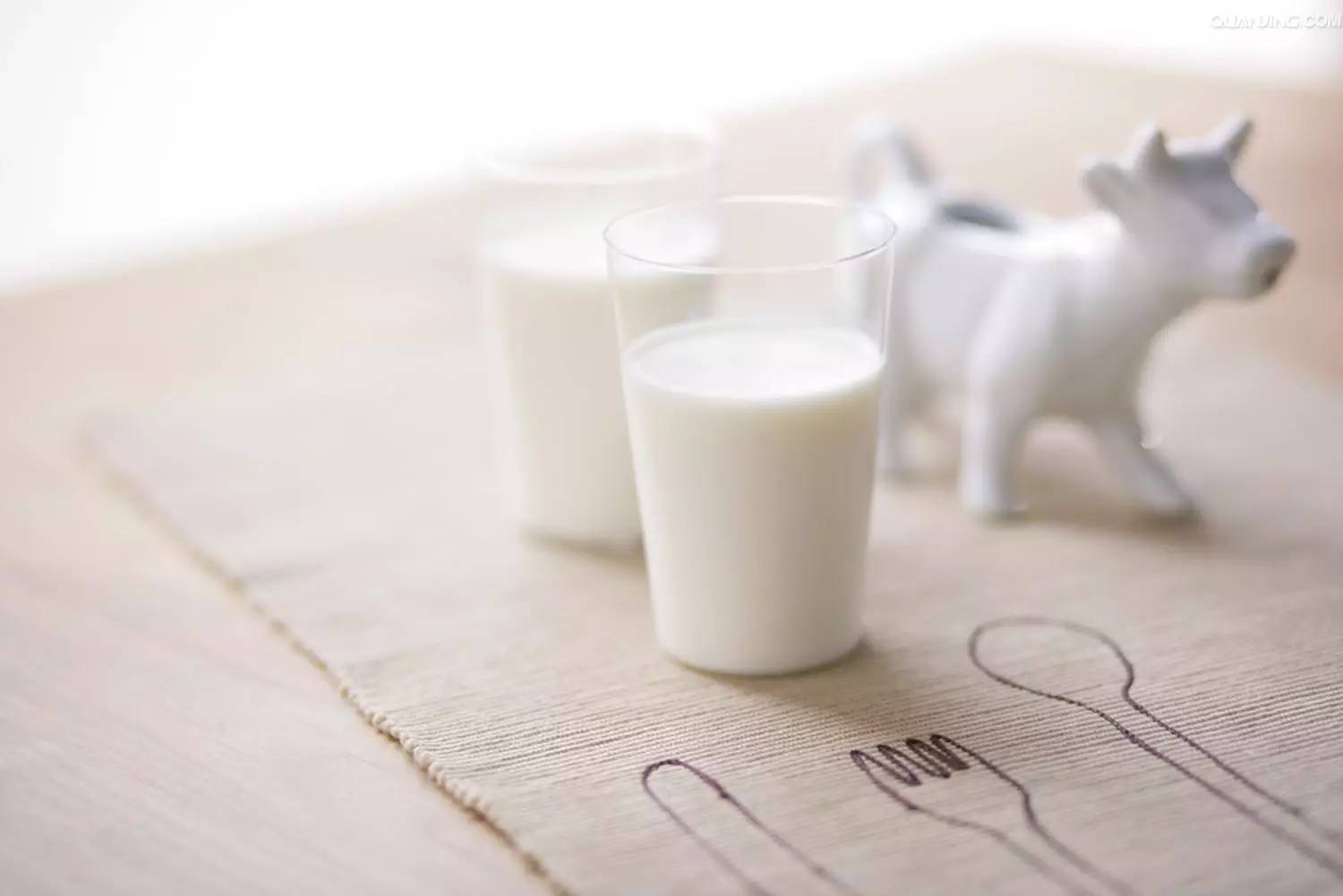 全脂、低脂、脱脂牛奶的区别到底是什么