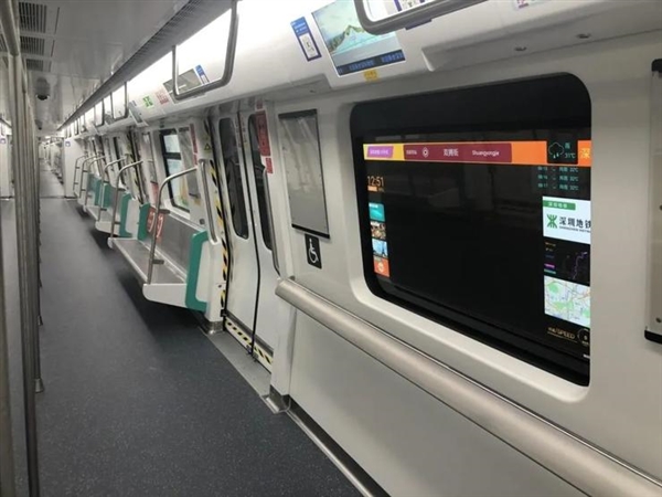 深圳地铁使用比小米更加牛逼的“透明电视”
