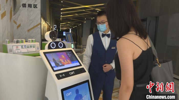 上座率放宽 上海电影院：：隔座方案人性化设计 测温机器人帮快速进场