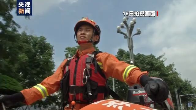 长江水位持续上涨！重庆消防对被困群众实施紧急救援