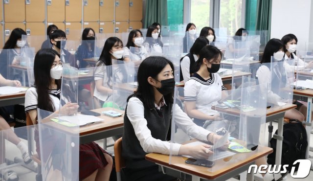 韩国首都圈学校爆发集体感染，近200名师生被确诊