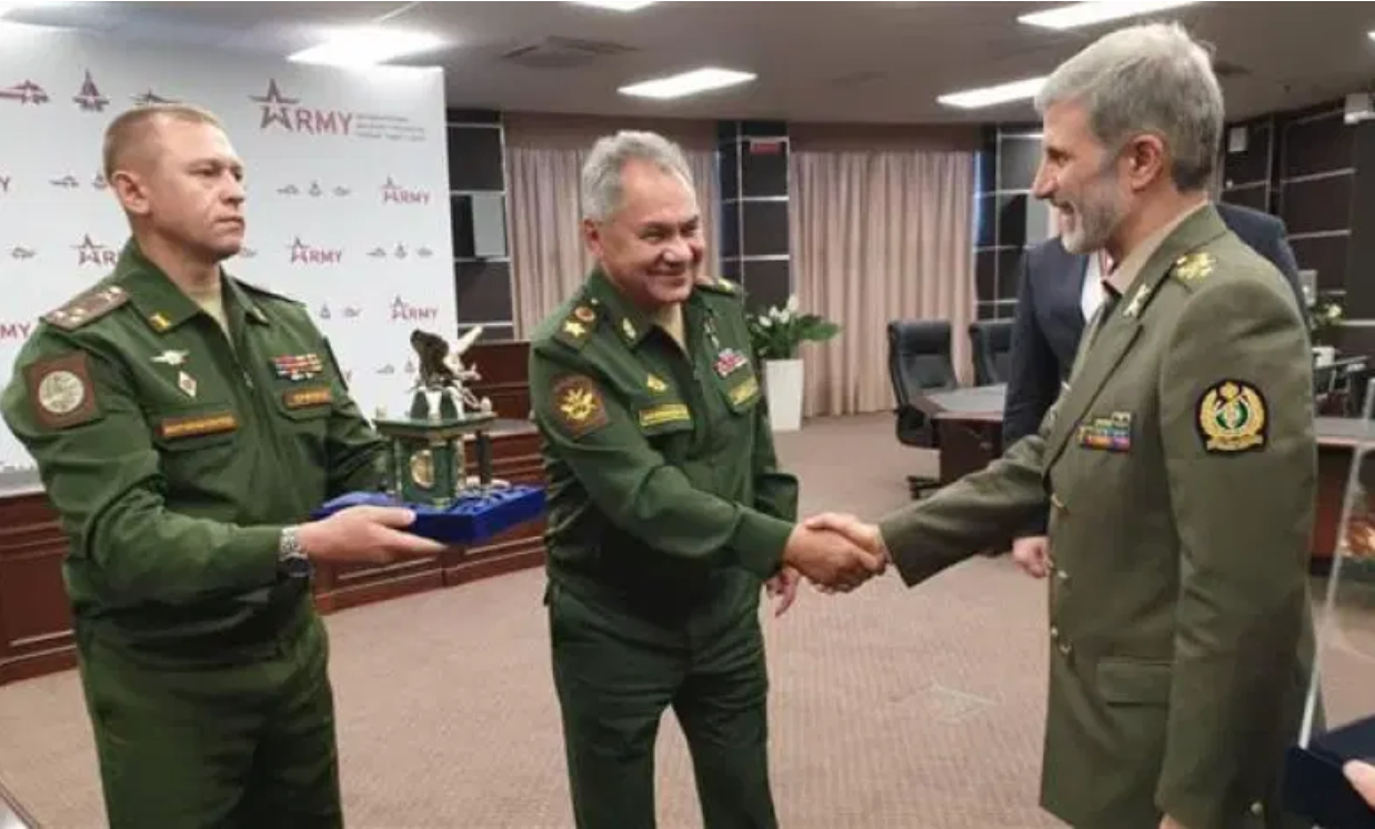 俄伊两国防长：继续深化防务合作，共同打击美国的欺凌行为