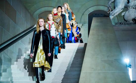 巴黎时装周将在 9 月举行 ，LV、Dior、Chanel 有可能线下秀