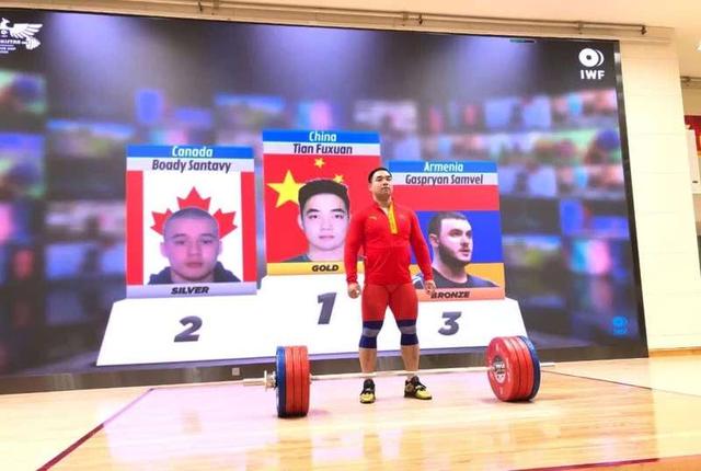 线上国际举重杯赛 中国队男子大级别赢得一枚金牌和一枚铜牌
