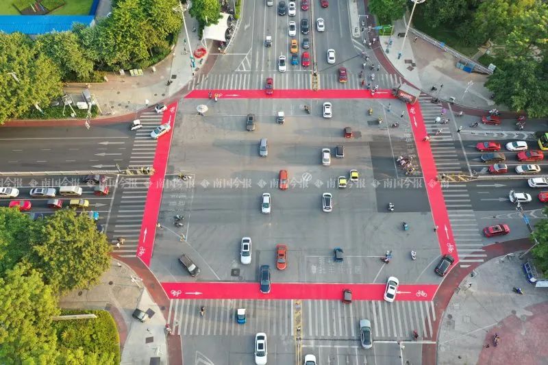 柳州多个路口出现"红地毯"，这类车专用！网友：建议在全国推广。