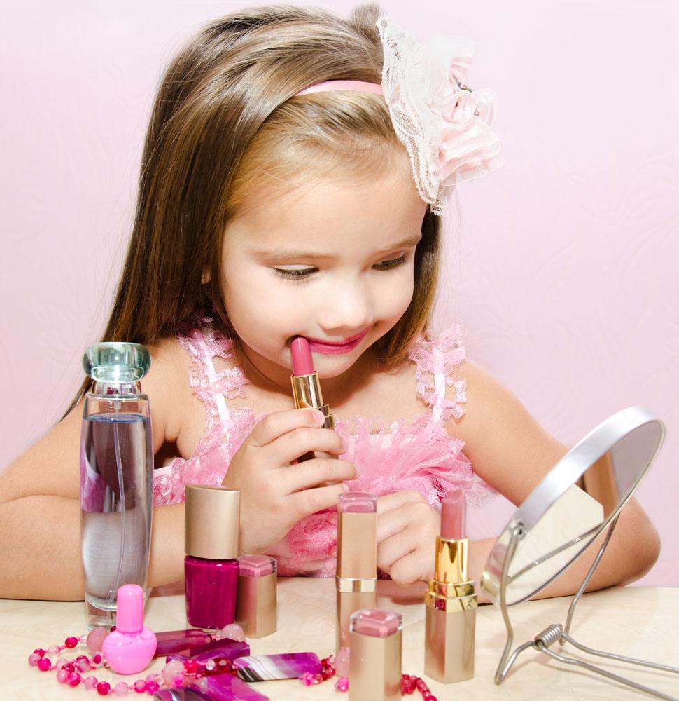 儿童彩妆处于上升期，家长购买儿童化妆品要小心，市场杂