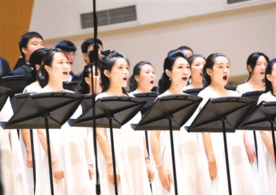 重播中国交响乐团用音乐颂扬英雄