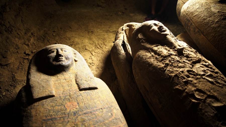 在埃及出土的多个保存完好2500年前木棺