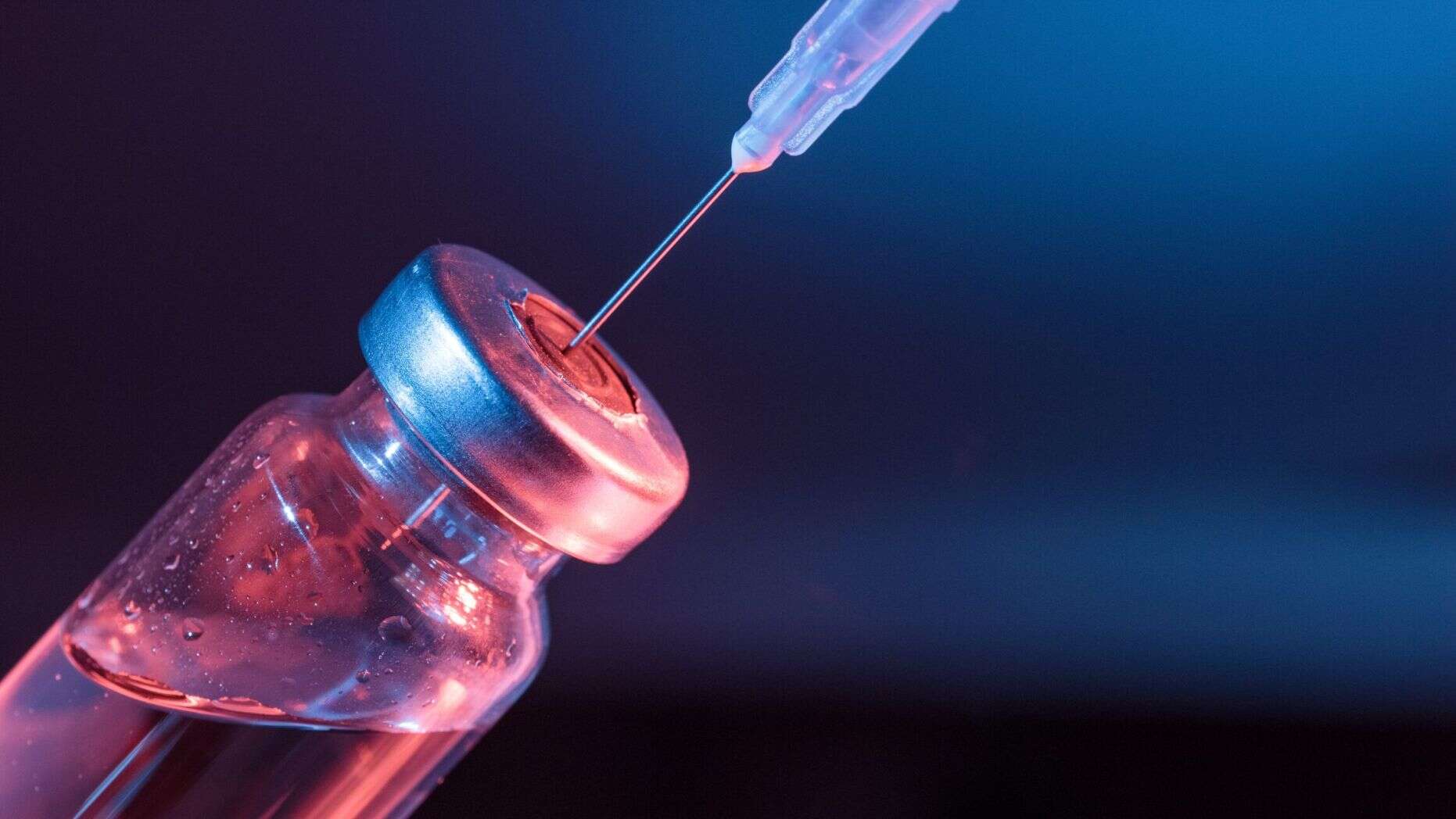 《柳叶刀》公布了俄罗斯疫苗的结果，100%会产生了抗体反应。