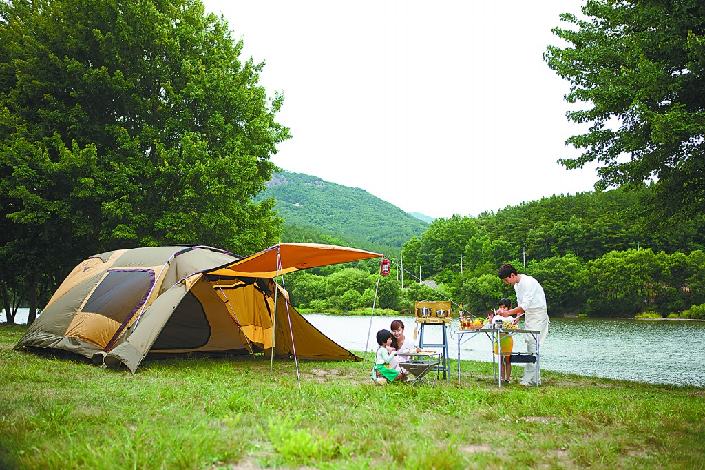 特殊时期的旅行  露营以帮助韩国人增进亲朋好友