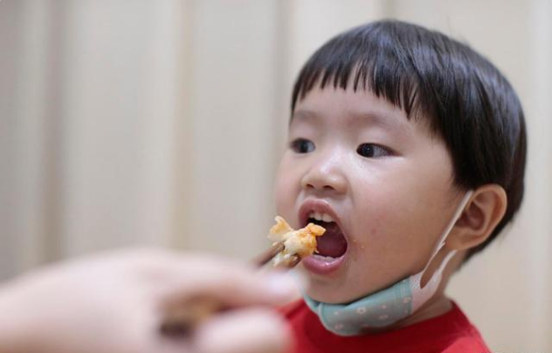 嚼半天也咽不了，硬食也不吃，咀嚼能力差的孩子该怎么办？