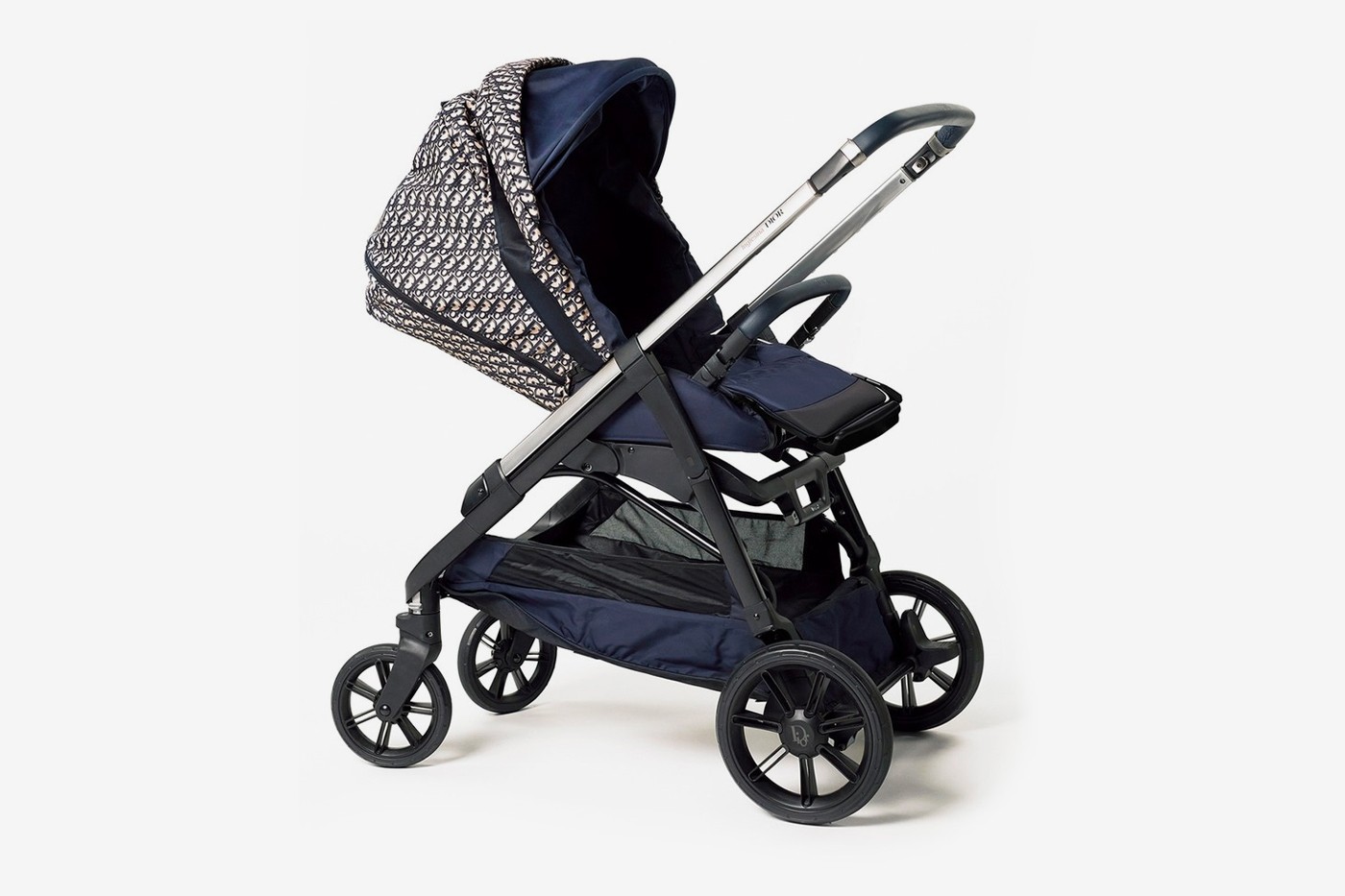 迪奥Dior推出第一辆采用Luxe Oblique Print的婴儿推车