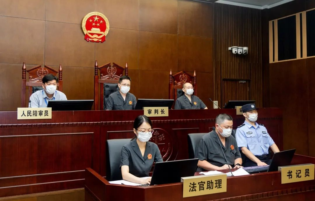 上海诈骗案开审：集资有10亿多 ，损失5.2亿