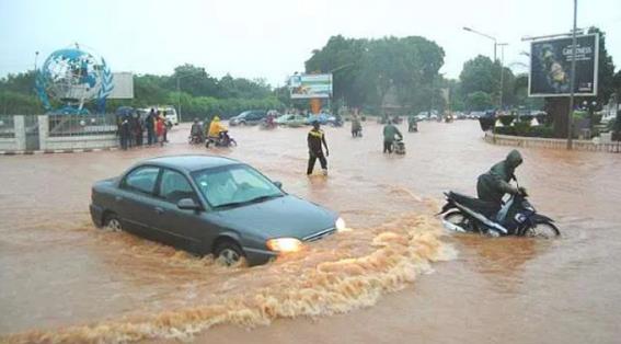 布基纳法索暴雨引发洪涝灾害