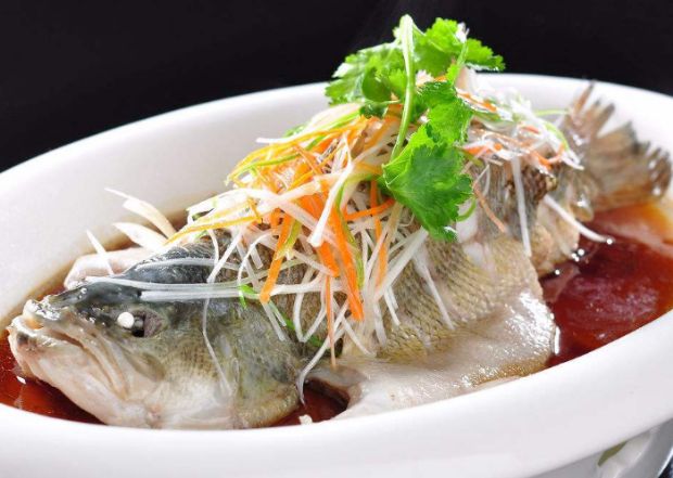 分享蒸鲈鱼窍门，鲜美营养，摆上桌！