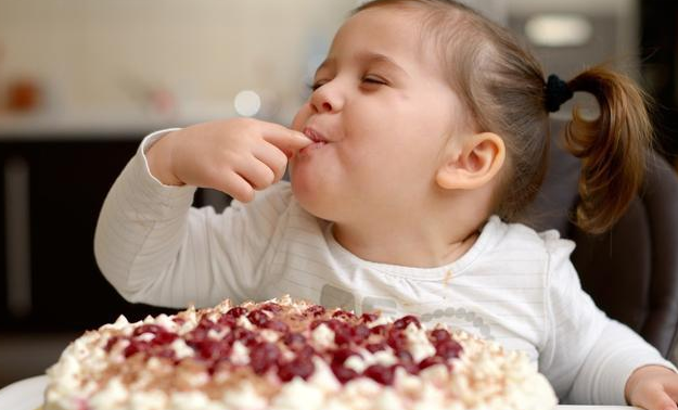 孩子口腔健康，应均衡饮食，限制糖和减少酸
