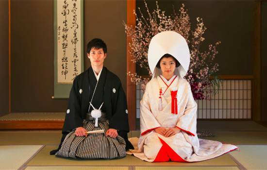 为了鼓励结婚，日本将新婚夫妇的生活津贴提高到60万
