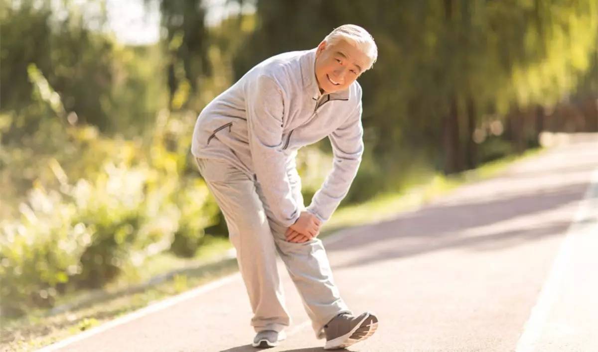 老年人柔韧性比较差，运动要量力而行