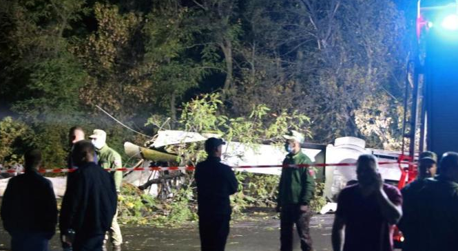 乌克兰坠机事故使得二十六个人死亡，救援人员找到全部遇难者遗体