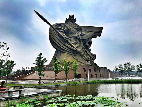 湖北省住建厅回应荆州违规建巨型关公雕像：重点关注，加紧处理