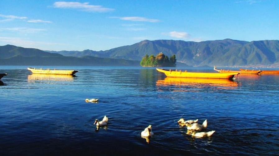 生态搬迁"退一步"保护泸沽湖清水源