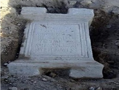 突尼斯发现了1800年前刻有拉丁铭文的巨大石碑