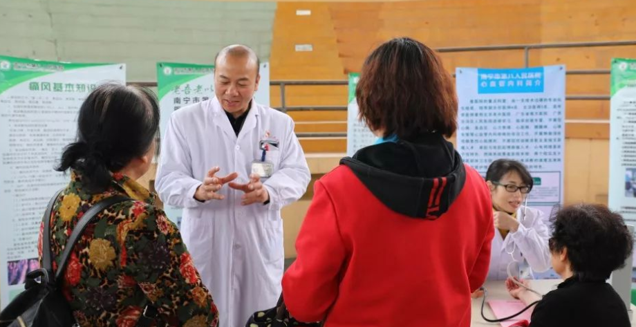 中国平安支持“关爱心脑健康”志愿服务项目 ，启动“线上下”大型义诊