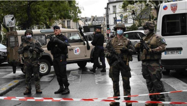 “我们不怕”：法国多地集会声援被斩首的遇难教师